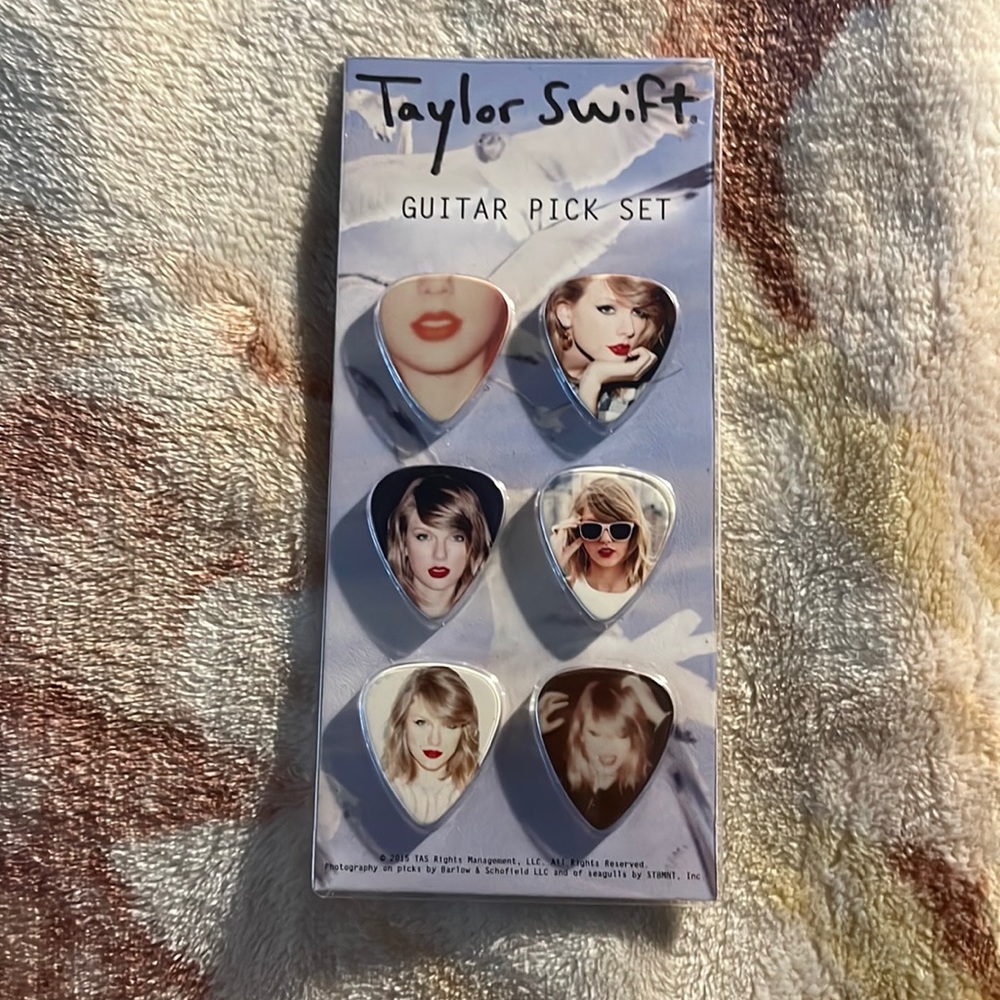 Never used in the package guitar picks